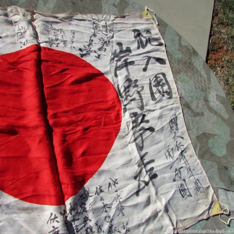 JAPANESE WWII MEATBALL FLAG WITH SIGNED KANJI CHARACTERS & HINOMARU (RARE)-img-7