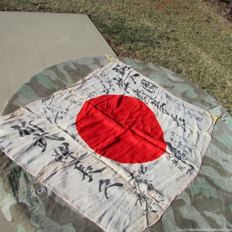 JAPANESE WWII MEATBALL FLAG WITH SIGNED KANJI CHARACTERS & HINOMARU (RARE)-img-0