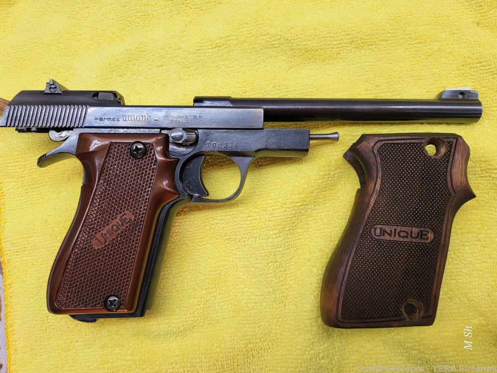 1954 French Unique D6 22LR, 6" barrel, extra Rosewood Checkered grip-img-8