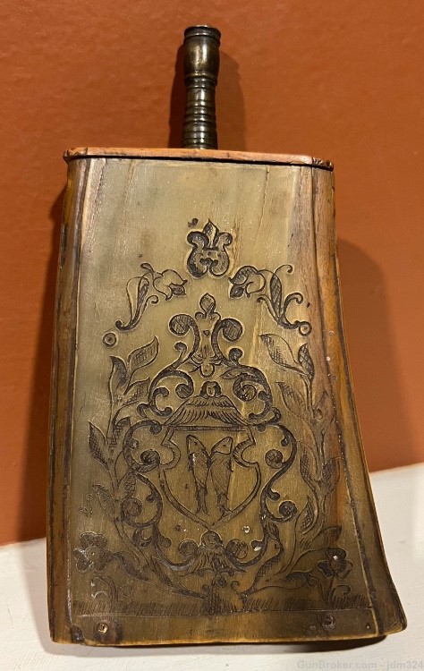  Engraved 17th Century Wheellock Powder Horn Royal Coat of Arms Carved -img-1