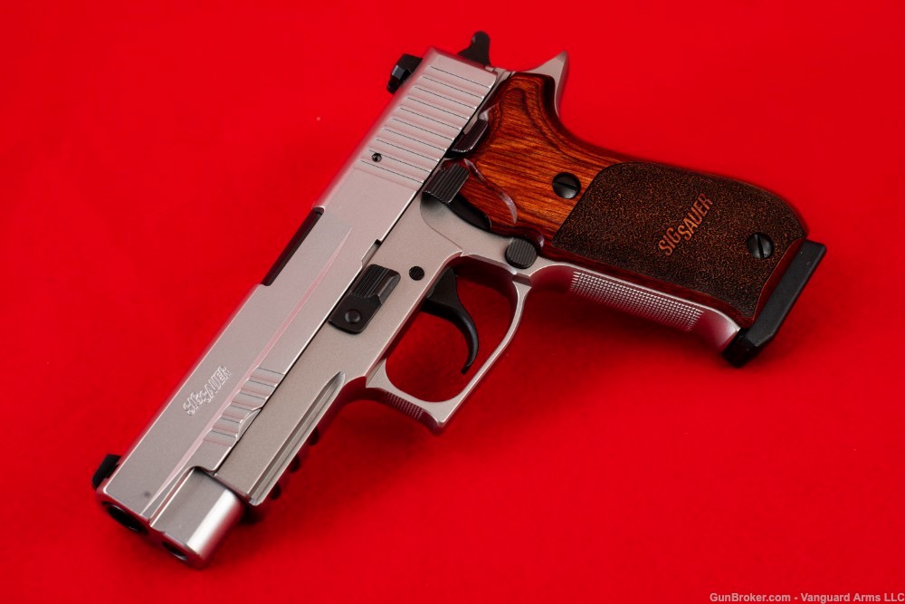 Sig Sauer P220 Elite Stainless .45 ACP Semi-Auto Pistol! -img-1