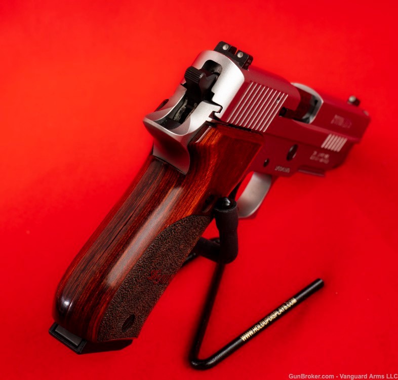 Sig Sauer P220 Elite Stainless .45 ACP Semi-Auto Pistol! -img-6