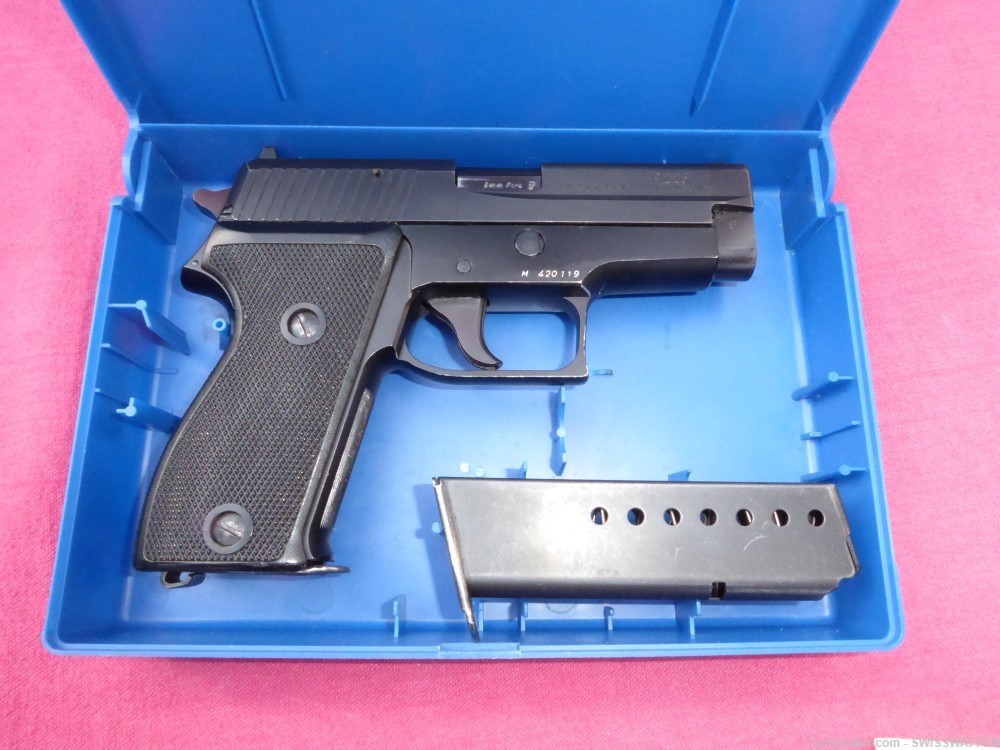 SIG SAUER P225 "MONTAGE SUISSE" 9mm ORIGINAL BOX MANUAL  "RARE"-img-0