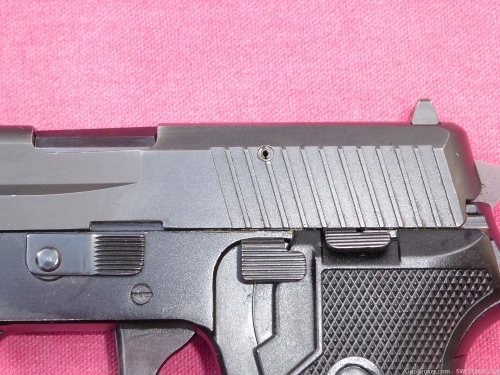 SIG SAUER P225 "MONTAGE SUISSE" 9mm ORIGINAL BOX MANUAL  "RARE"-img-5
