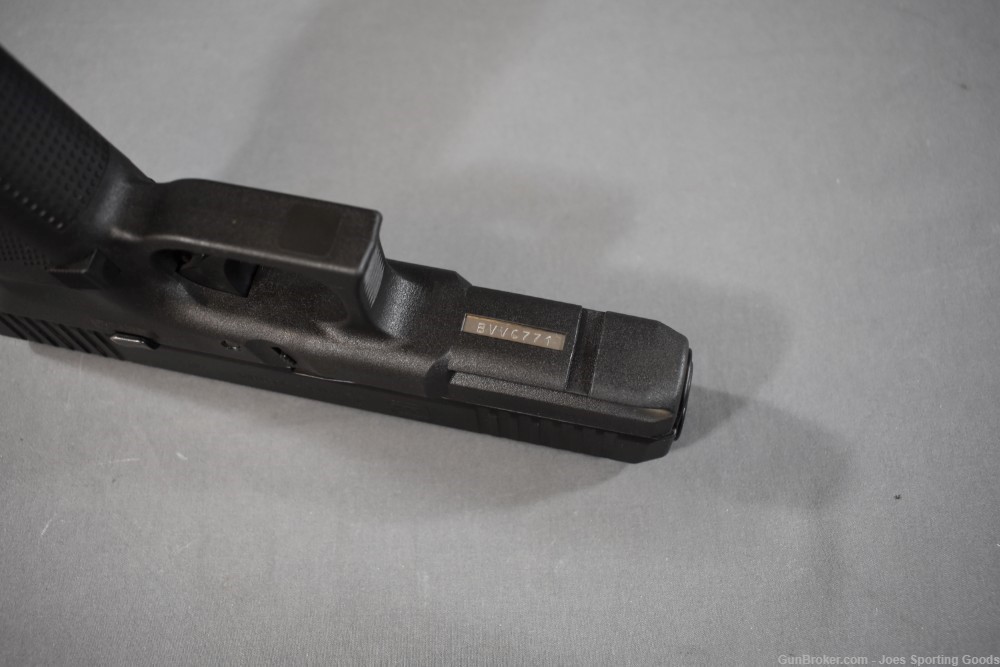 Glock 22 Gen 5 - .40 S&W Semi-Automatic Pistol w/ Factory Case & Manual-img-10