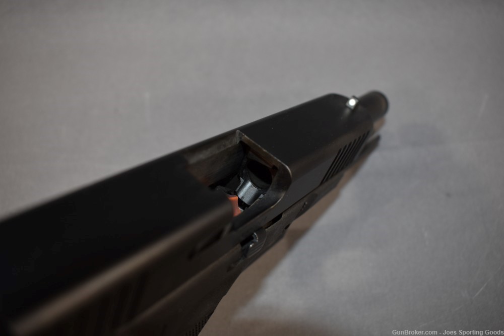 Glock 22 Gen 5 - .40 S&W Semi-Automatic Pistol w/ Factory Case & Manual-img-12