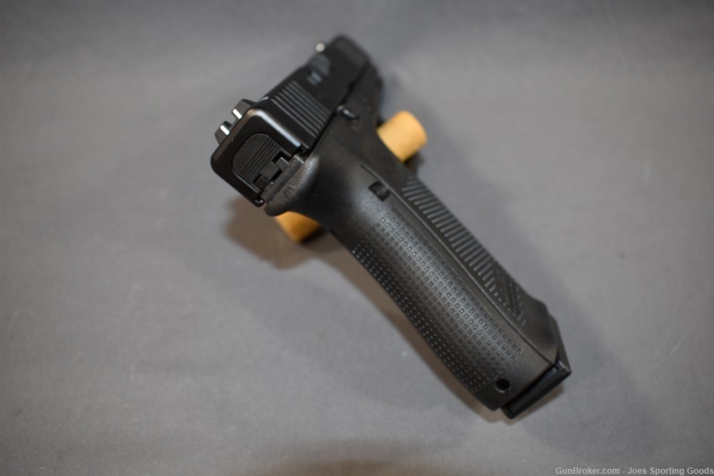 Glock 22 Gen 5 - .40 S&W Semi-Automatic Pistol w/ Factory Case & Manual-img-7