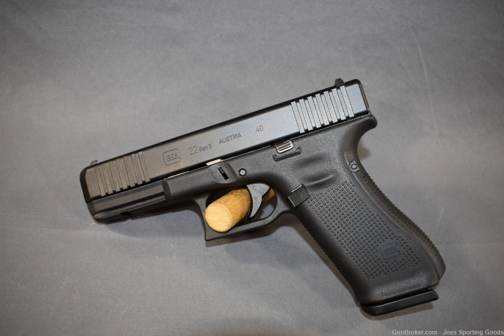 Glock 22 Gen 5 - .40 S&W Semi-Automatic Pistol w/ Factory Case & Manual-img-1