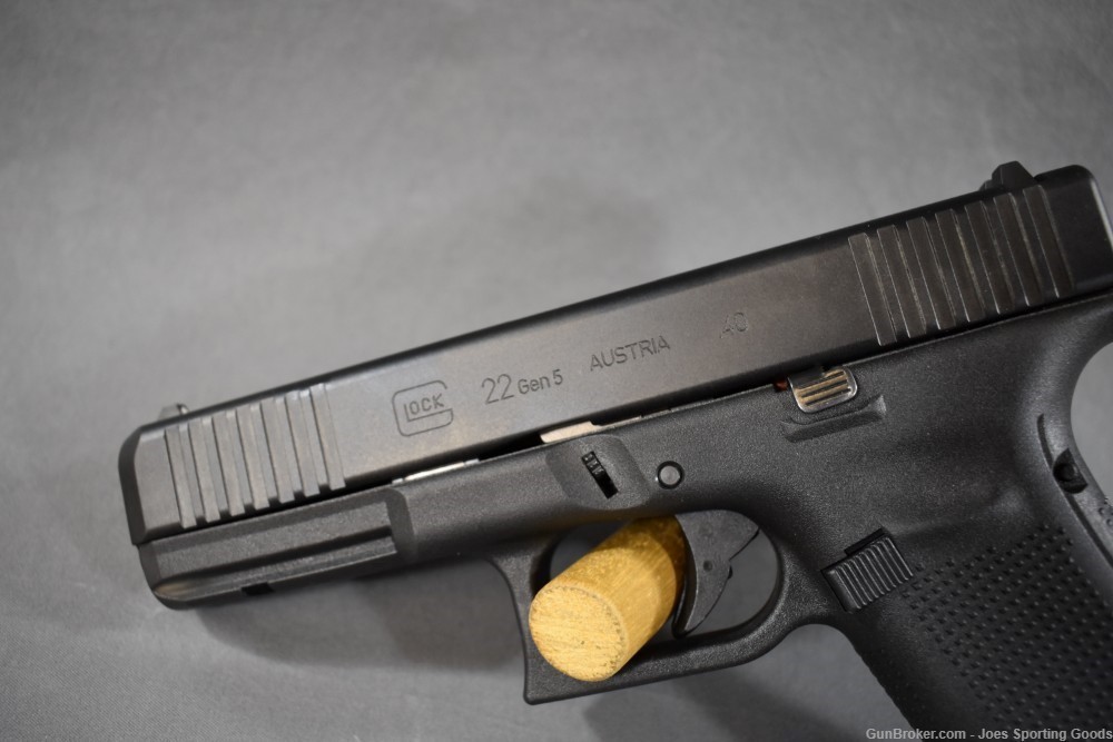 Glock 22 Gen 5 - .40 S&W Semi-Automatic Pistol w/ Factory Case & Manual-img-2