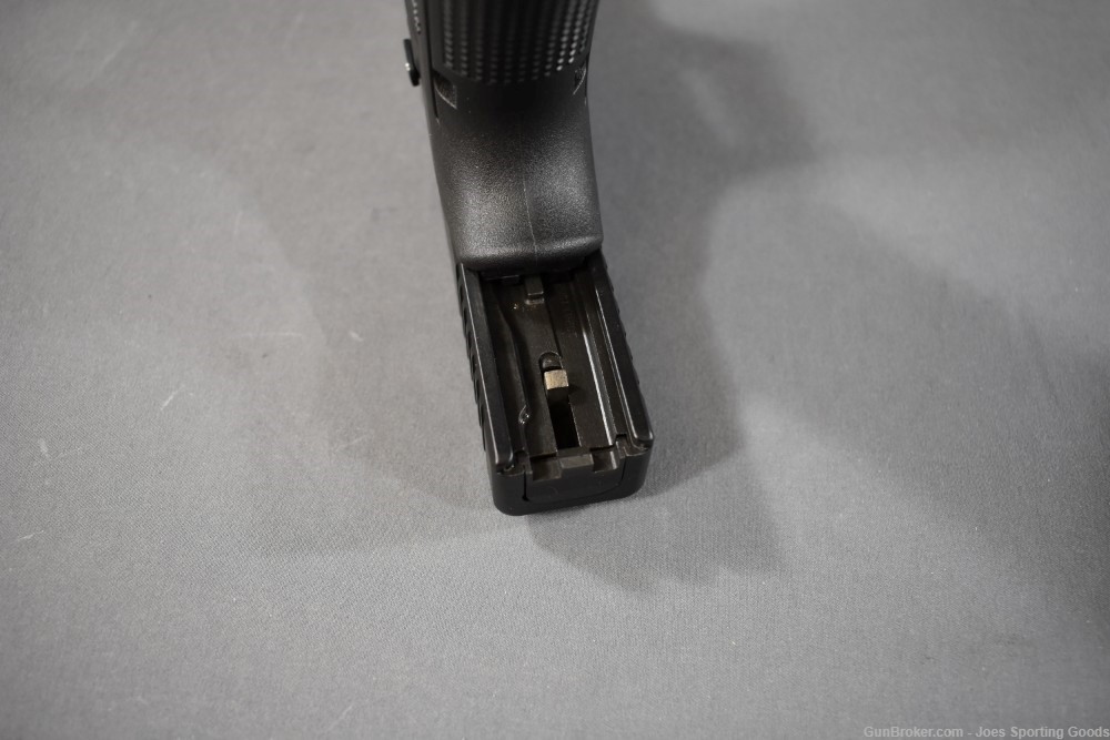 Glock 22 Gen 5 - .40 S&W Semi-Automatic Pistol w/ Factory Case & Manual-img-14