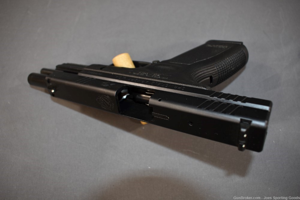 Springfield XD-45 - .45 ACP Semi-Automatic Pistol w/ 10-Round magazine-img-11