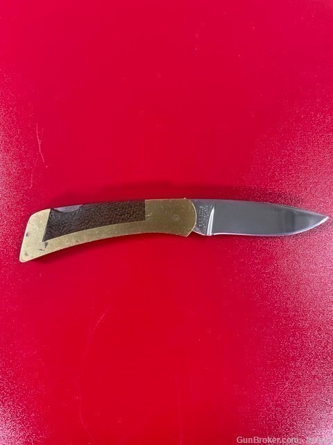 A Gerber 97223 folding lockback, wood with brass handle.  Marked "Veriflo"-img-1