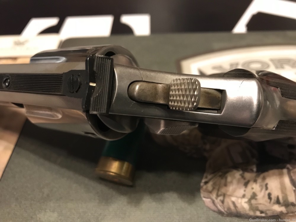 Smith & Wesson 686 - 6  357 mag trijicon night sight  6” barrel -img-3