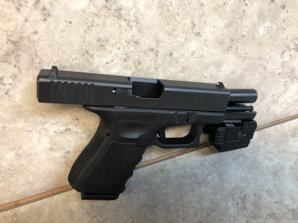 Glock 23 gen3 .40cal Pistol w/ 2 mags and flashlight-img-3