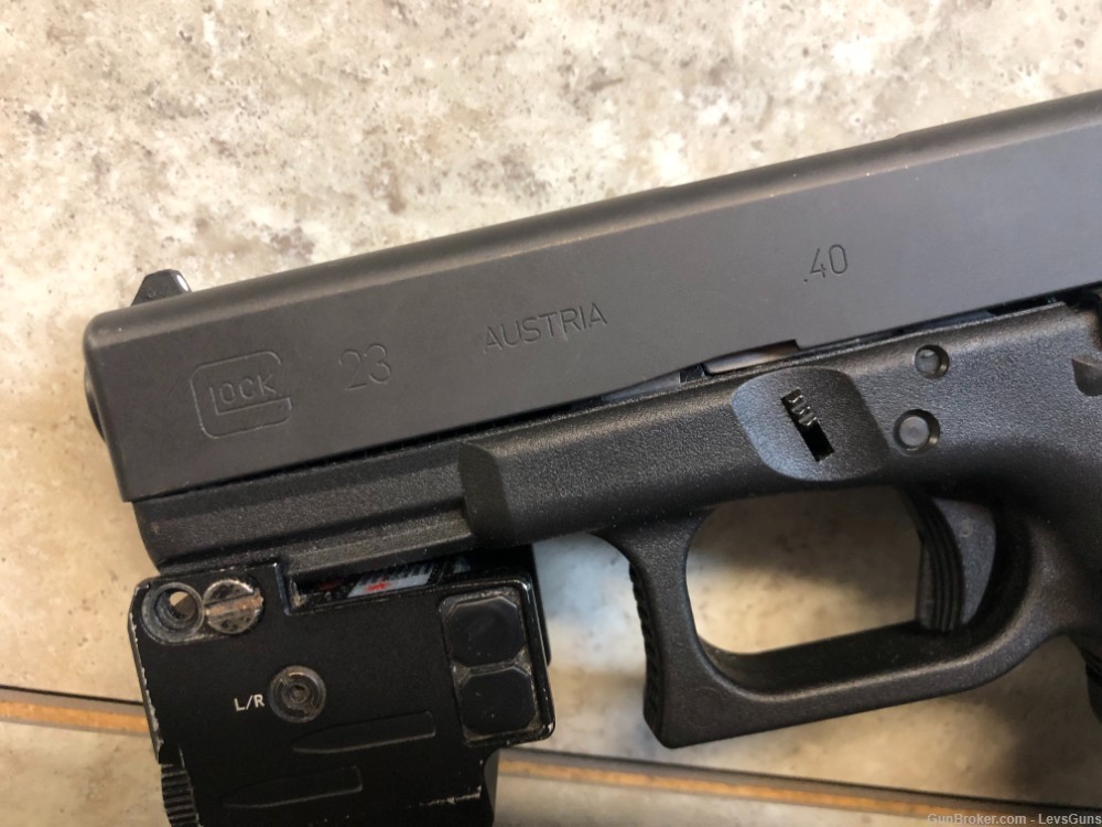 Glock 23 gen3 .40cal Pistol w/ 2 mags and flashlight-img-1