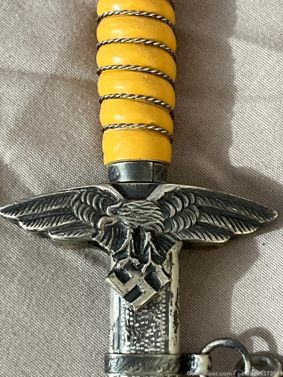 Miniature Luftwaffe  dagger with hangers and inscriptions on blade -img-1