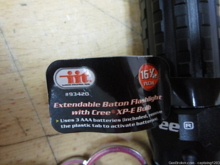 16-1/2" Extendable Baton Flashlight w/ Cree XP-E Bulb (Black Aluminum)-img-4