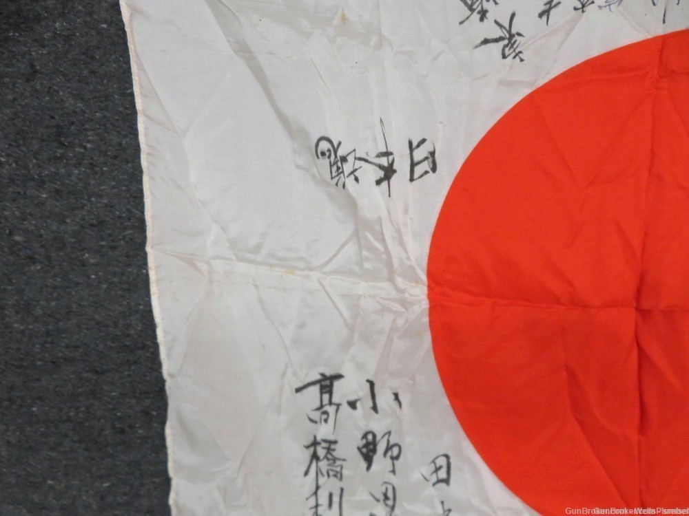 WWII JAPANESE HINOMARU MEATBALL FLAG WITH SIGNED KANJI CHARACTERS -img-8