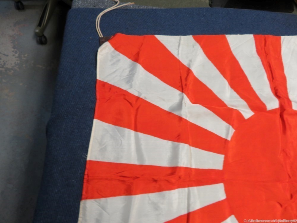 JAPANESE WWII ARMY RISING SUN SILK FLAG WITH LEATHER TABS & STRING PRE-1945-img-5