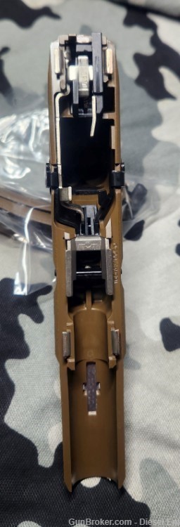 Glock G17  Gen 5 Complete OEM FDE frame Flat Dark Earth RARE-img-3