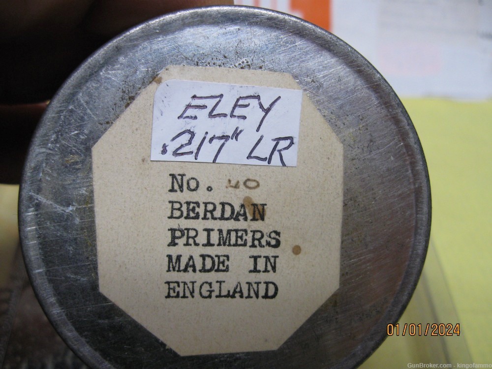 Rare .217" BERDAN Primers vintage Eley Tin No. 40  Reloading .133" high cup-img-1