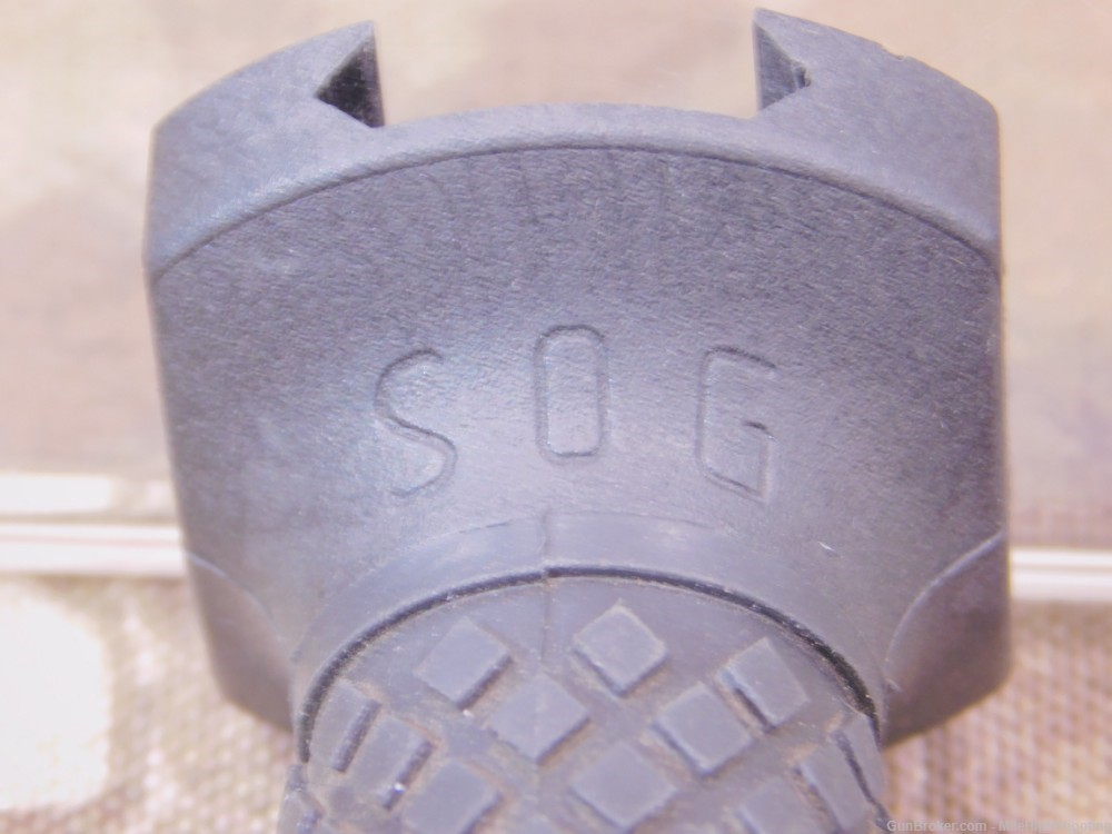 NOS, Vertical Hand grip- Fore End. SOG for under rail-img-1