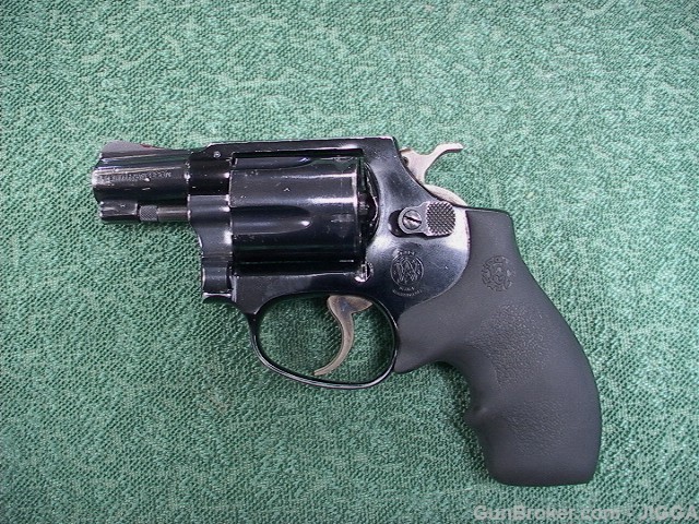 Used Smith and Wesson model 37  Airweight 38 spl.-img-1