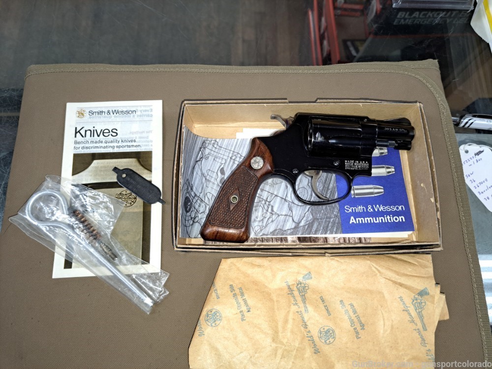 Smith & Wesson 36 No Dash Chiefs Special 38SPL With matching box-img-0