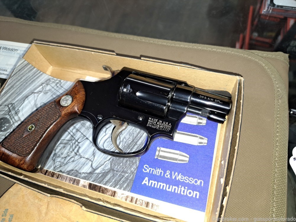 Smith & Wesson 36 No Dash Chiefs Special 38SPL With matching box-img-3