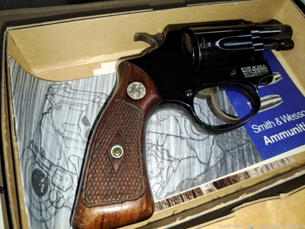 Smith & Wesson 36 No Dash Chiefs Special 38SPL With matching box-img-2