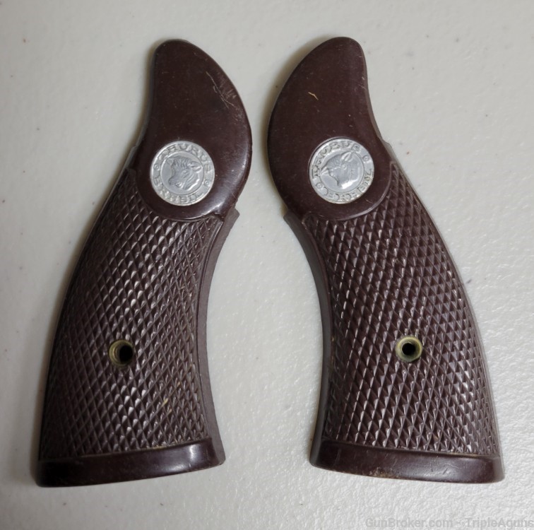 Taurus unknown revolver factory plastic grips -img-0