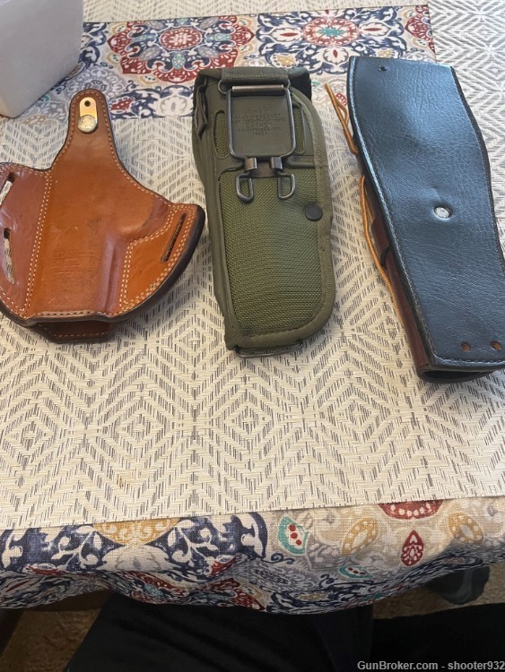 THREE VARIOUS HOLSTERS [2 PISTOL AND 1 REVOLVER] BIANCHI,MILITARY,WESTERN-img-1