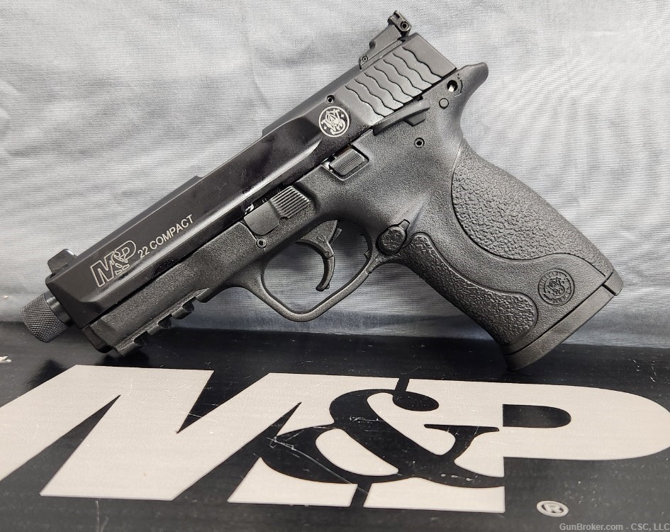 Smith & Wesson M&P22 Compact pistol 22LR suppressor ready threaded 3 mags-img-9