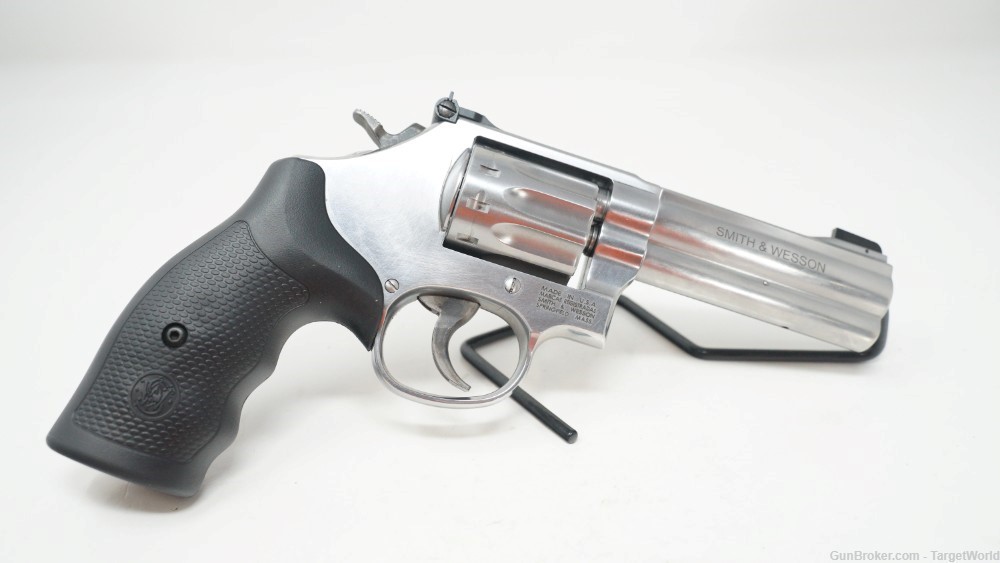 SMITH & WESSON REVOLVER MODEL 617 4" 22LR 10 ROUND STAINLESS (SW160584)-img-1