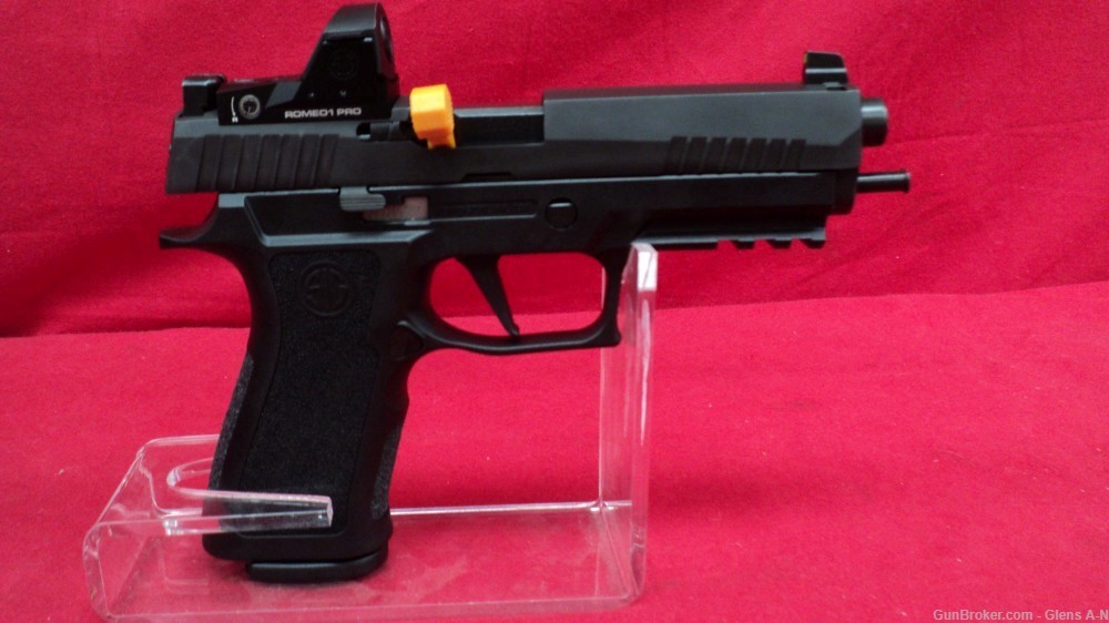 NEW Sig Sauer P320 Full Size 9mm 17+1rd Black Nitron 320XF-9-BXR3-RXP-img-3