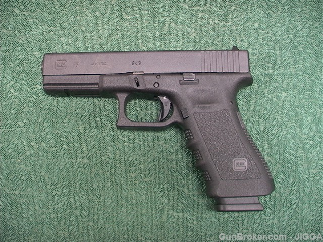 Used Glock 17 Gen 3 9MM-img-2