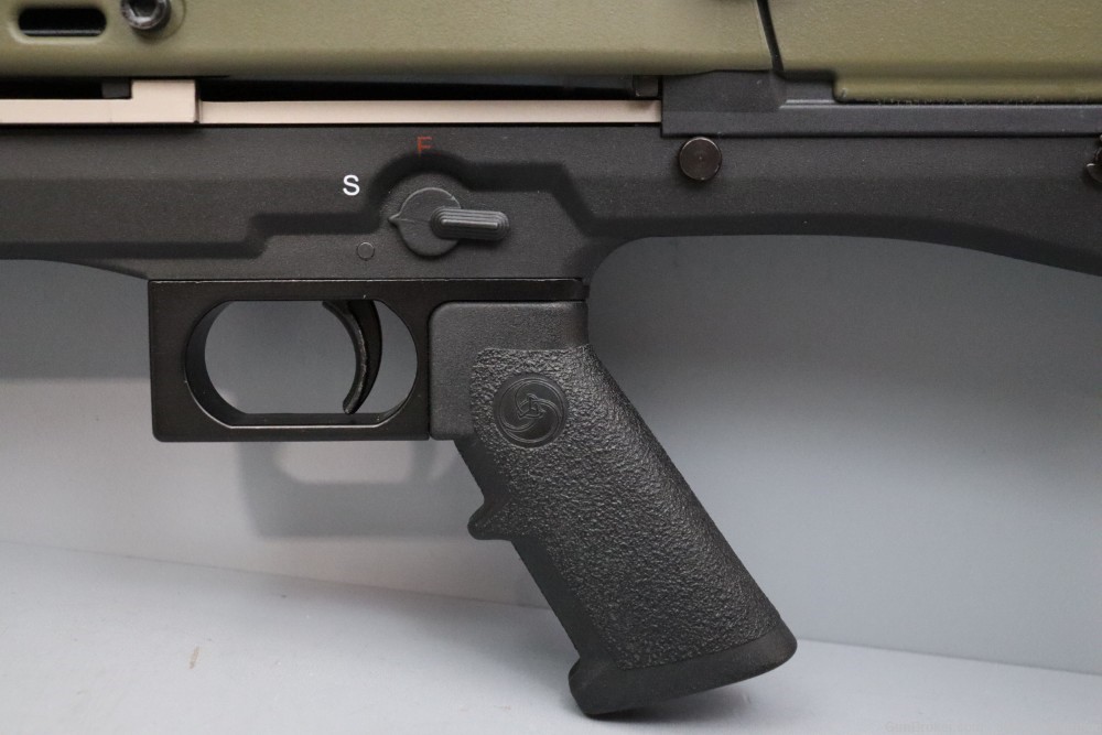 UTAS UTS-15 Tactical Shotgun 12GA 18.5" w/Soft Case & Light / Laser-img-5
