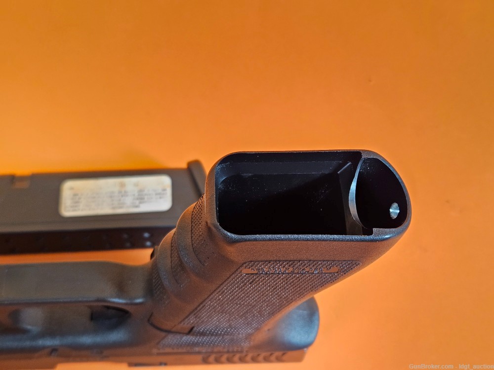 Glock 17 Gen 3 Rare RTF2 Grip Texture And Fish Gill Slide Serrations-img-4
