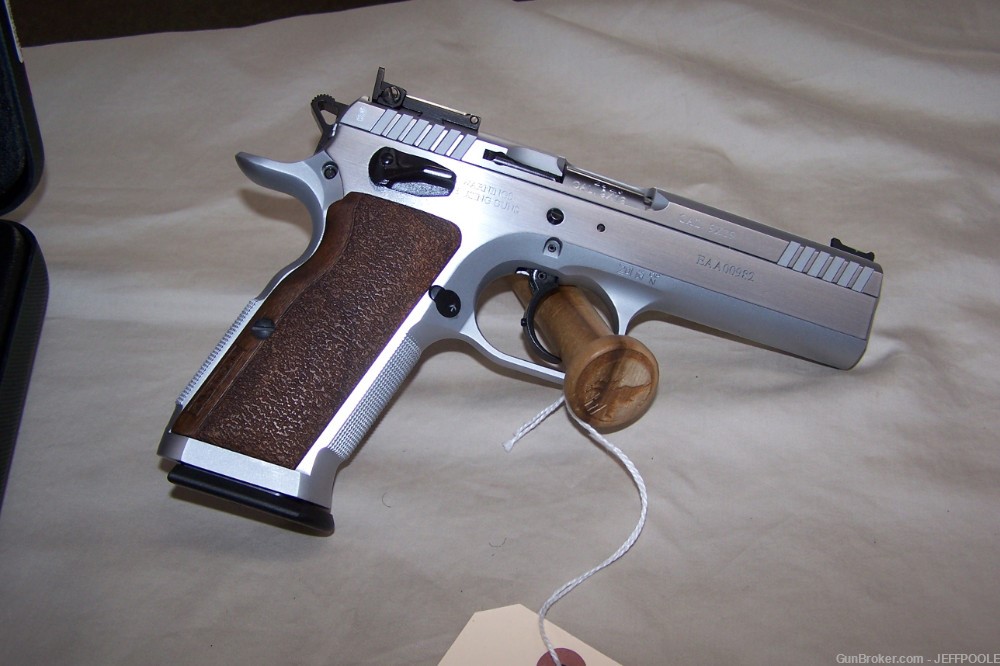 EAA/Tanfoglio Witness Stock II 9mm like new in case-img-4