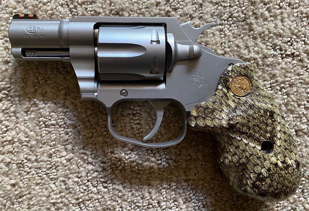 Genuine Rattlesnake Grips w/Medallions for Colt Cobra 38 Special GRIPS ONLY-img-1
