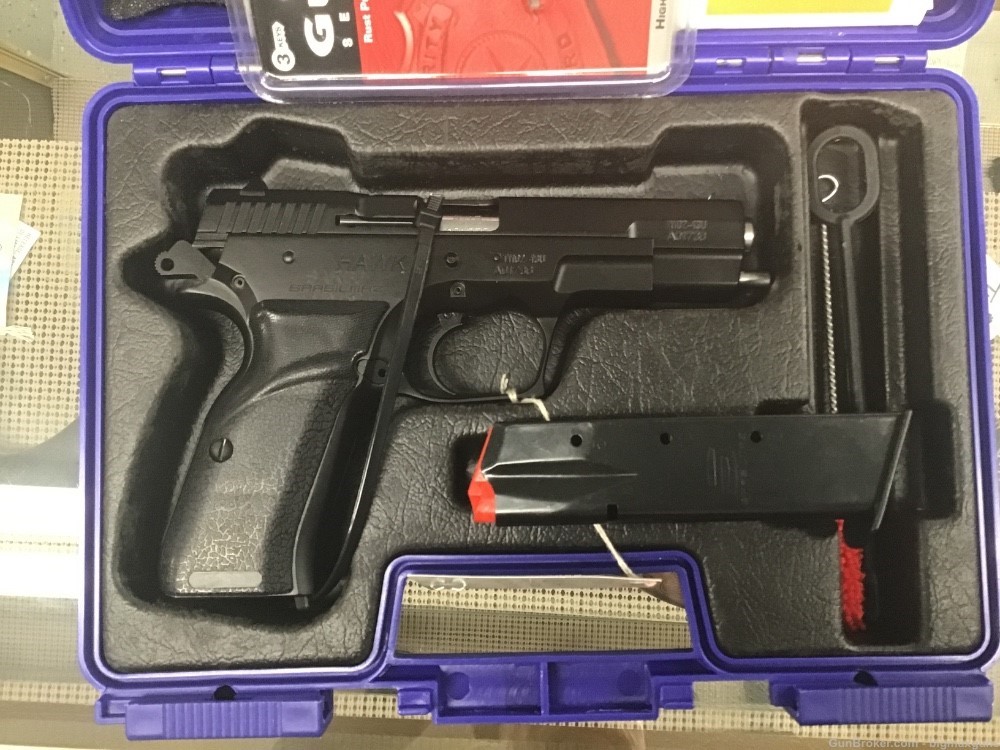 SAR 9mm 15 round pistol New in Box -img-0