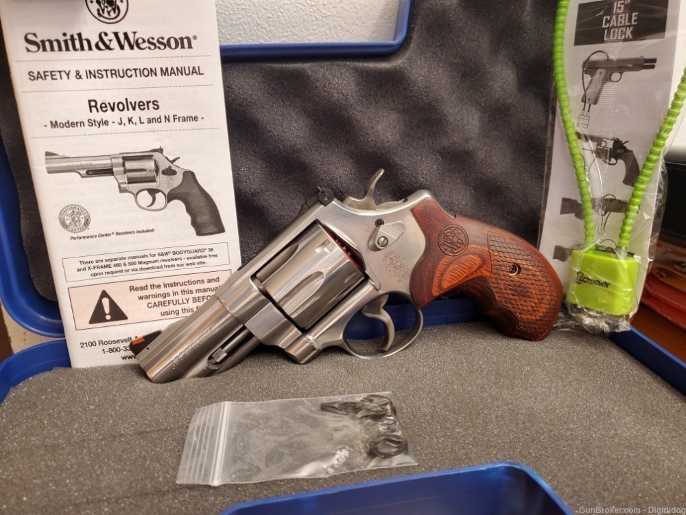 NEW SMITH & WESSON REVOLVER MODEL 629 DELUXE .44 MAG 3" BARREL -img-2