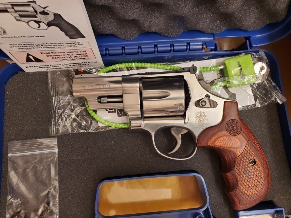 NEW SMITH & WESSON REVOLVER MODEL 629 DELUXE .44 MAG 3" BARREL -img-7