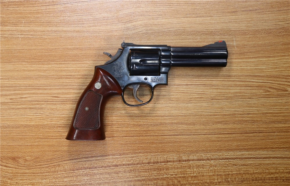 Smith & Wesson Model 586 .357 Mag Blued 4" Barrel 6-Shot-img-0