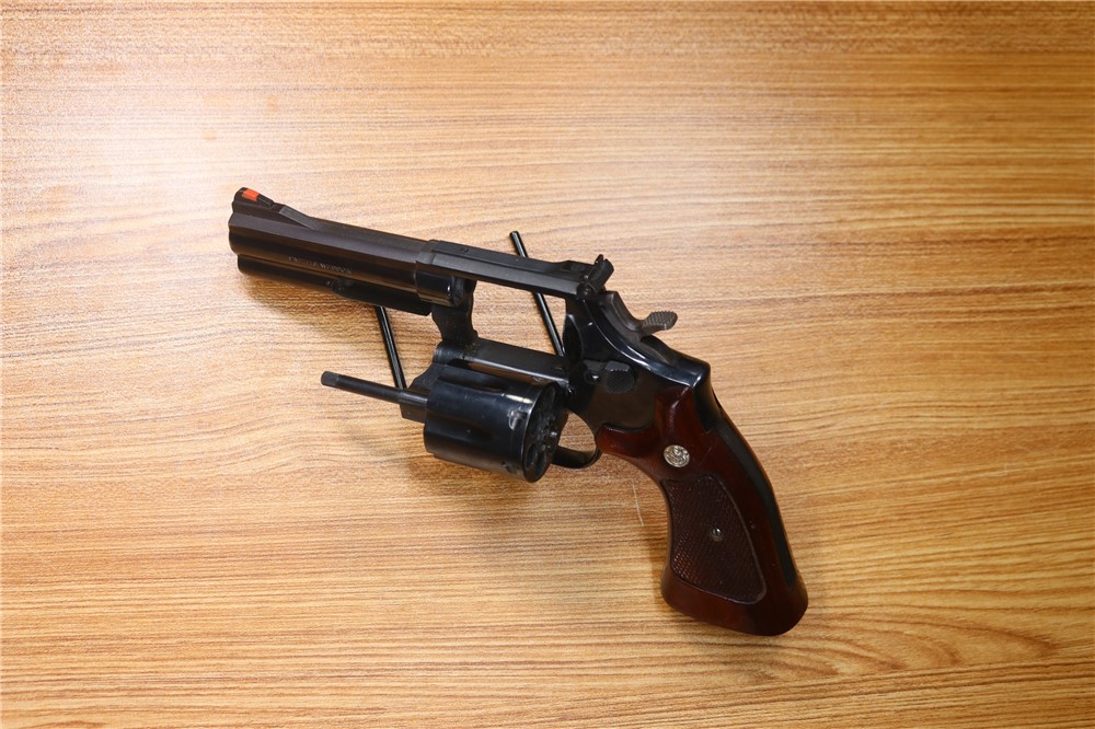 Smith & Wesson Model 586 .357 Mag Blued 4" Barrel 6-Shot-img-9