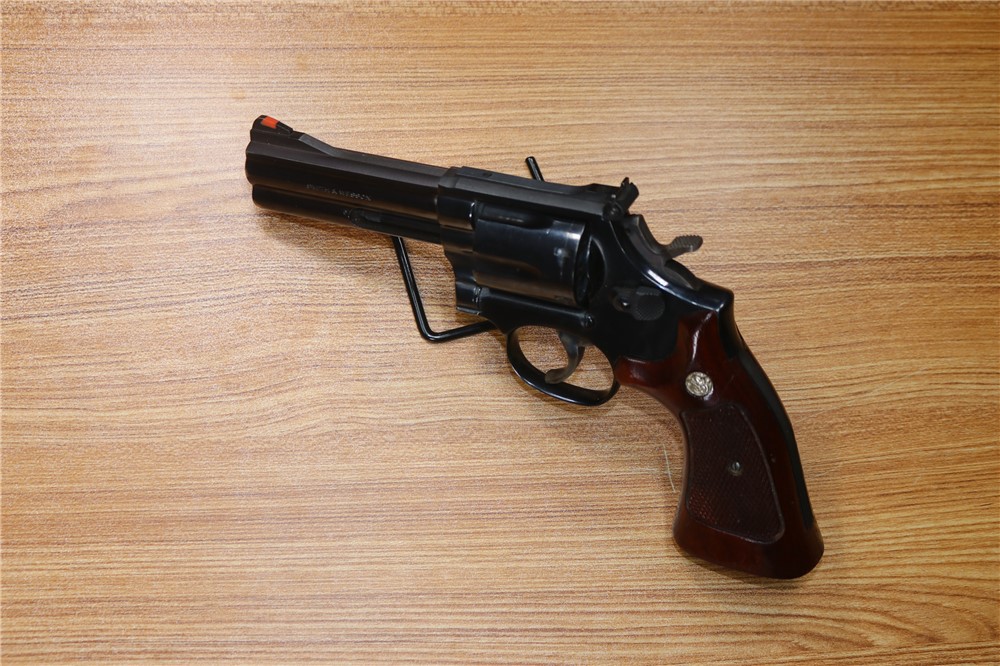 Smith & Wesson Model 586 .357 Mag Blued 4" Barrel 6-Shot-img-8