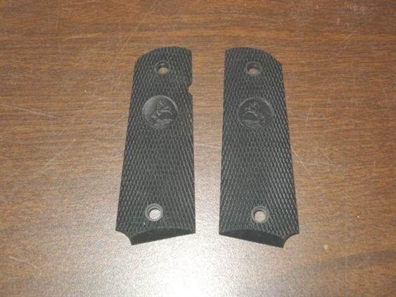 COLT 1911 BLACK RUBBER GRIPS WITH RAMPANT COLT-img-0
