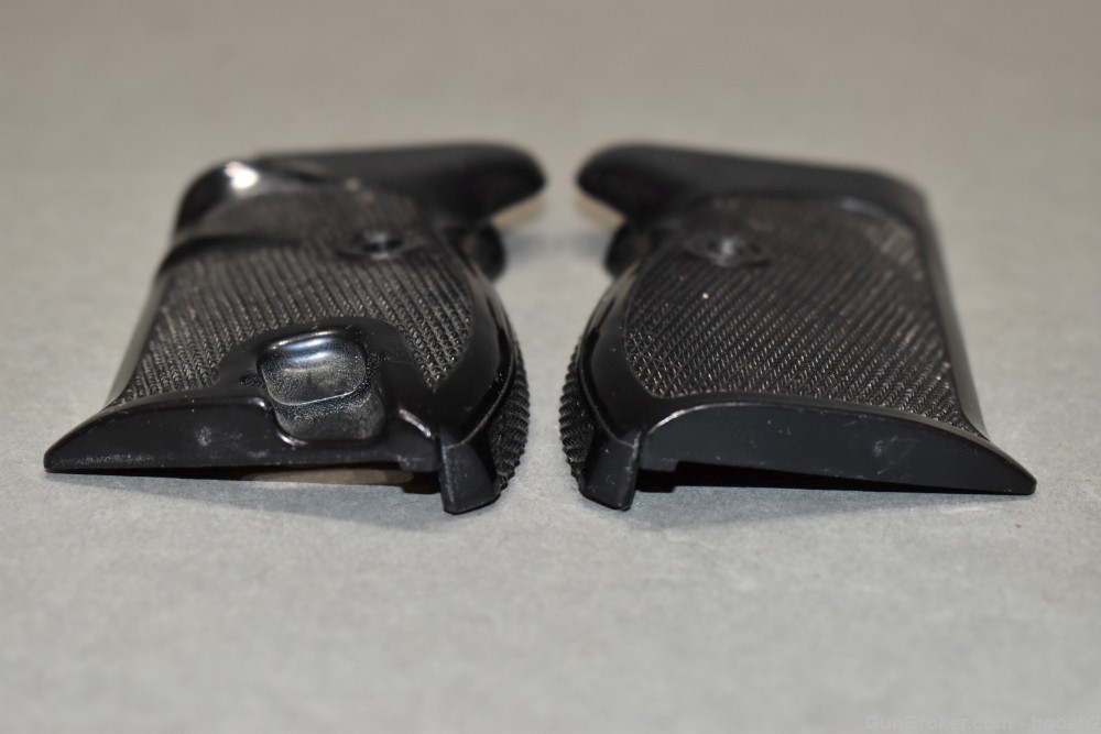 Surplus German P-1 Walther Black Plastic Checkered Grips 743-img-3