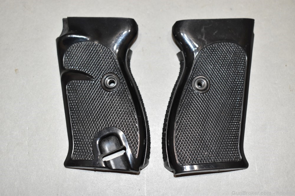 Surplus German P-1 Walther Black Plastic Checkered Grips 743-img-0
