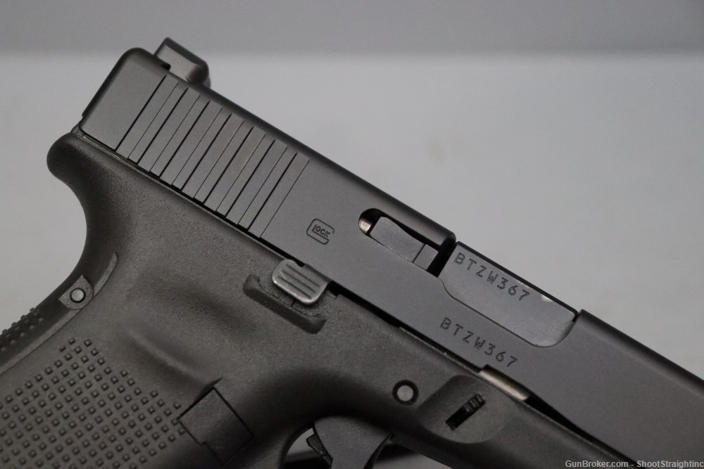 Glock G17 Gen5 9mm 4.49" w/case-img-3